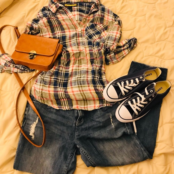 Vera Wang Denim - Vera Wang distressed Capri  jean -women’s ten